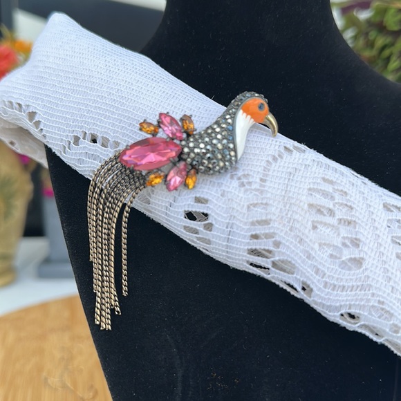 Banana Republic Parrot Brooch - Picture 15 of 15
